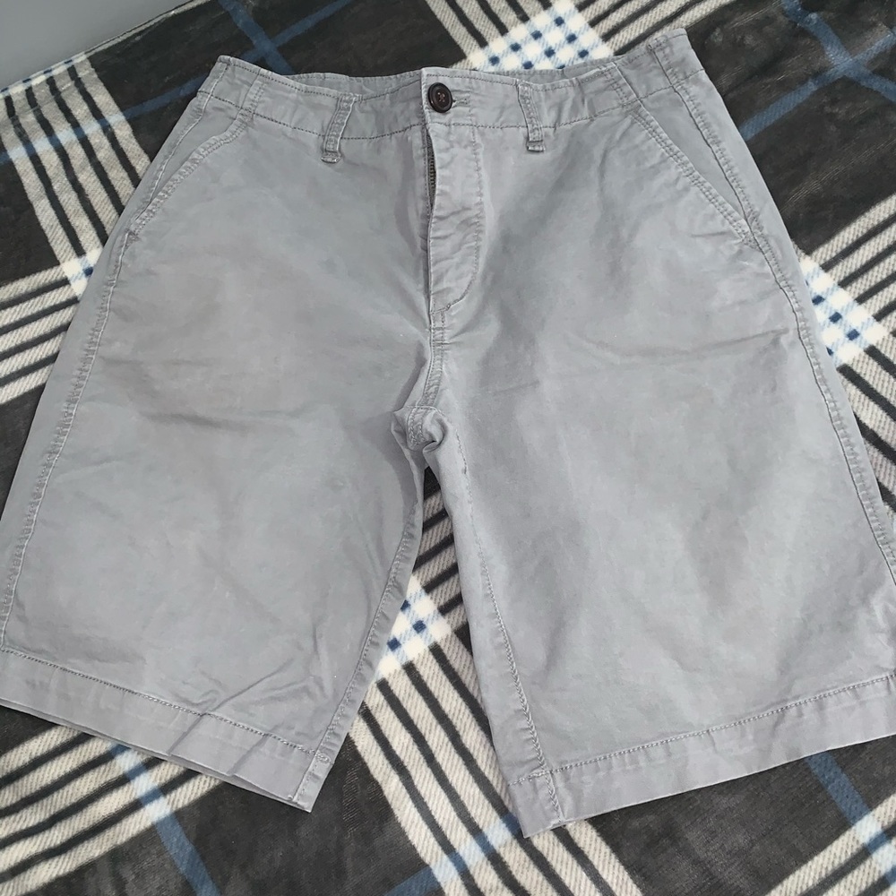 Grey men’s dressy / casual shorts from Aeropostale